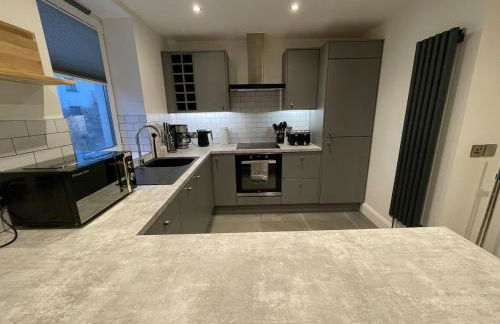 1 bedroom city centre apartment with free parking - Foto 4