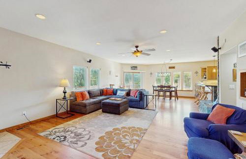 Logan's Landing - Photo 2