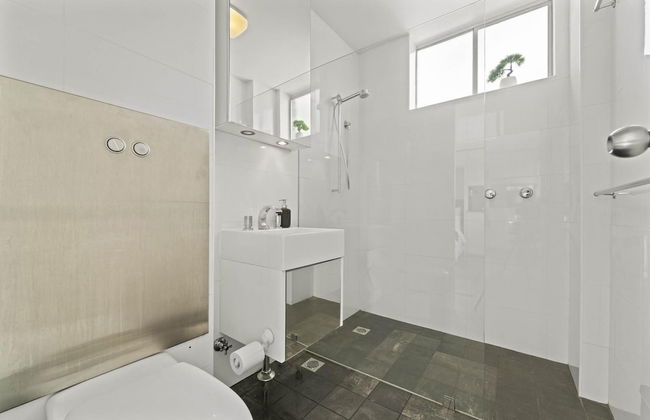 Modern Potts Point Studio - Photo 2