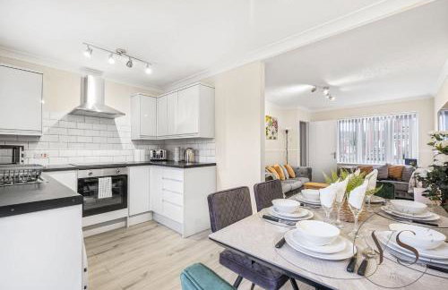 Group-Friendly 3BR Near Dudley + Parking - Foto 41