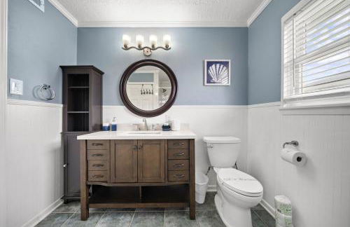 2nd Row Home Close to Beach - Foto 33