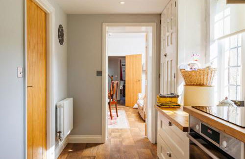 The Old Abbey Farmhouse - Stay at Quarr Abbey Monastery - Pet-Friendly Farmhouse with History & Countryside Views, surrounded by woodland & nature - Photo 10