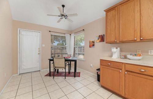 Relaxing 3BR 2BA Oasis - Hot Tub & 5 Beds! - Foto 15