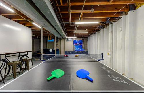 Brew City Game Room Fenced Yard 2 king beds - Foto 92