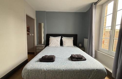 Embruns maison spacieuse rénovée 5 ch 3 sdb 2 WC belle terrasse aménagée barbecue à 250 m de la plage en plein centre d' Arromanches au coeur des plages du débarquement, proximité de Bayeux - Foto 27