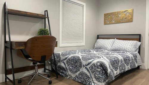 Brand New Guest Suite + Full Kitchen + Parking - Foto 4, furniture