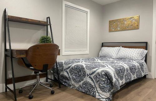 Brand New Guest Suite + Full Kitchen + Parking - Foto 4