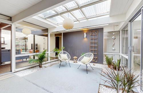 Mid-Century Marvel - Photo 22