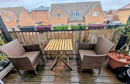 Modern 2 bedroom Flat with Parking Balcony and WiFi - Foto 8