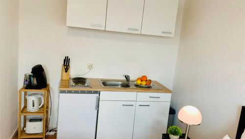 Direkte Uninähe: Ferienwohnung mit großem Doppelbett, Küchenzeile und neu renoviertem Badezimmer - Photo 5