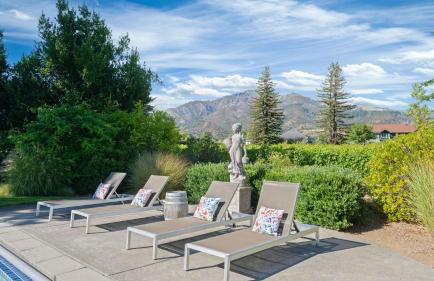 Vineyard Estate w Pool Spa Bocce Ball Mins to Wineries Park Lawndale Manor by AvantStay - Foto 38