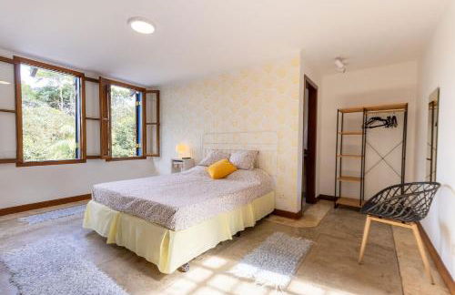 Casa espaçosa com piscina ampla e churrasqueira perto de São Paulo - Foto 49