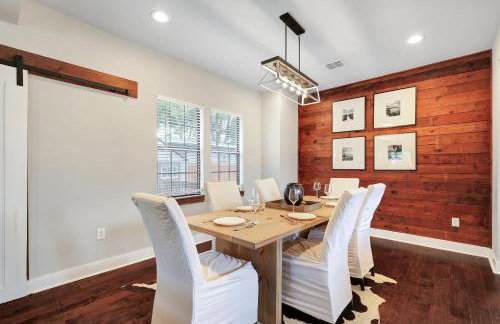 Getaway Near River Walk DT Yard BBQ Pet Games - Foto 5