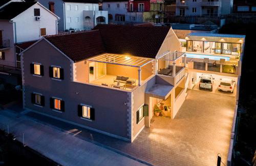 Villa TM with private heated pool, poolhouse & private garage - Photo 50