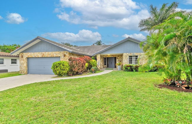 Family-friendly 5BR Home w/ Heated Pool & Parking - Foto 15