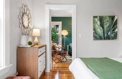 Downtown Beverly|KING BED|Minutes to Salem+Train - Photo 7