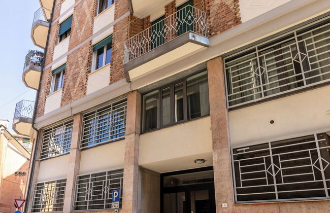 Charming Home - Photo 39