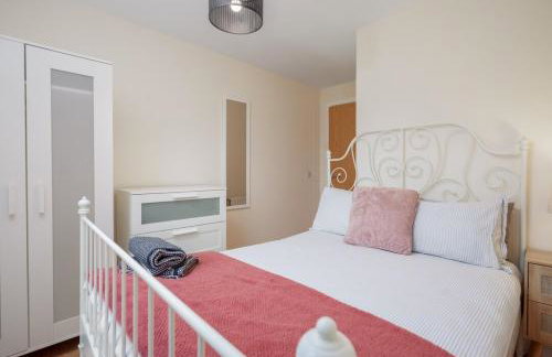 2BR Apartment with Parking Near Southside and Queens Park - Foto 19