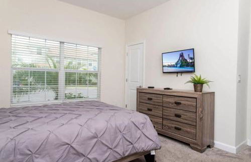 Luxurious Décor 4 Bd w/ Pool Close to Disney 4820 - Photo 20