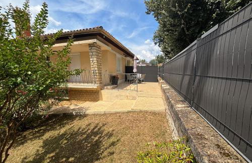 T3 rénové, jardin parking & garage privé, proche centre - Photo 27