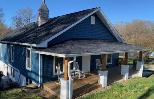 Newly Renovated Lincolnton Downtown Rail Trail Apartment - Walk to Main St - Foto 1