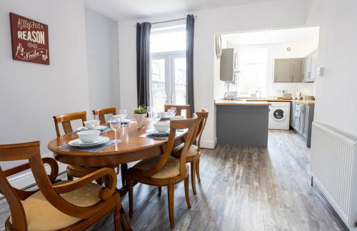 Cheadle village - Photo 24