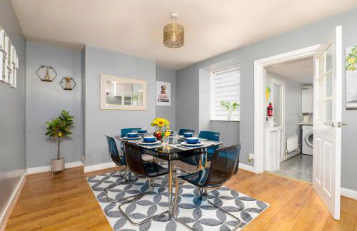 Modern Spacious Home - Parking - Sleeps 6 - minutes from the A1 & the Races - Foto 4