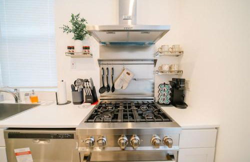 Modern 5BR DC Home Free Parking Steps from Metro Family-Friendly - Photo 13