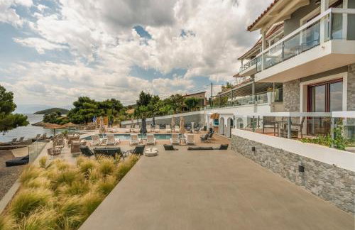 Trizonia Bay Hotel - Photo 5