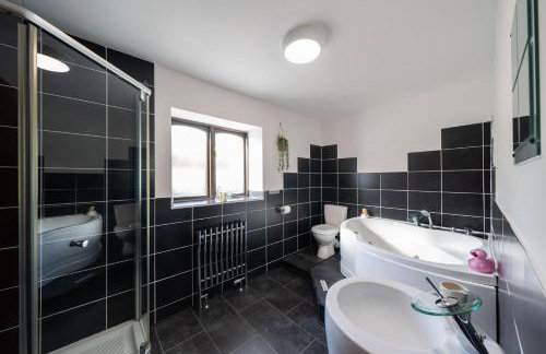 Woodside Barn Sleeps 14 with Hot Tub - Photo 16