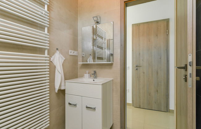 2 bedroom Apartment in Balatonszárszó with garden - Photo 14