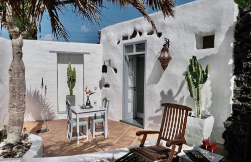 Stylish Getaway With Secluded Patio in Lava Finca - Photo 17