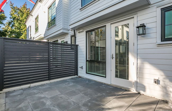 Modern Townhouse at Marine by Elevate Rooms - Photo 26