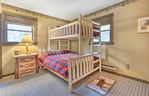 Deck and Forest Views Secluded Cresco Cabin! - Foto 16