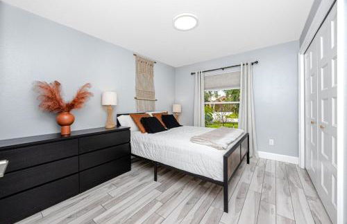 NEW! Palm Harbor Hideaway - Beautiful, Spacious 4BR Home with Amazing Pool - Foto 21