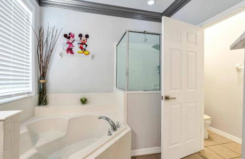 Spacious 7BR Retreat w Pool Game Room - Foto 70