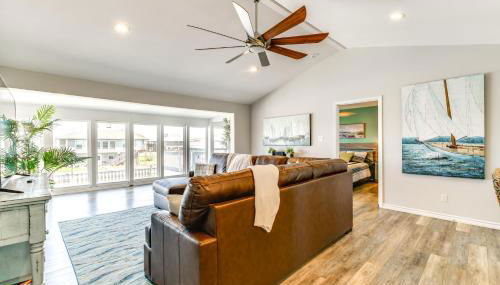 Waterfront Home with Deck and Pool in City-by-the-Sea - Foto 5