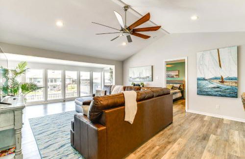 Waterfront Home with Deck and Pool in City-by-the-Sea - Foto 5