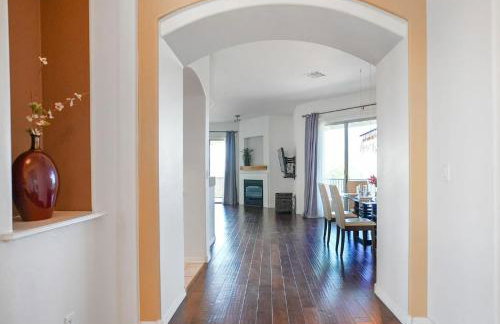 Spacious 3BR Villa w Mountain Views, 2 Patios & Private Garage Near Scottsdale - Foto 3