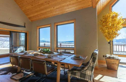 MAJESTIC VIEWS FAMILY LODGE with Large Deck - Photo 2