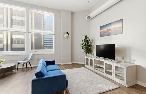 Luxury Downtown Cityview Suite Skywalk Access and Free Garage Parking - Foto 12