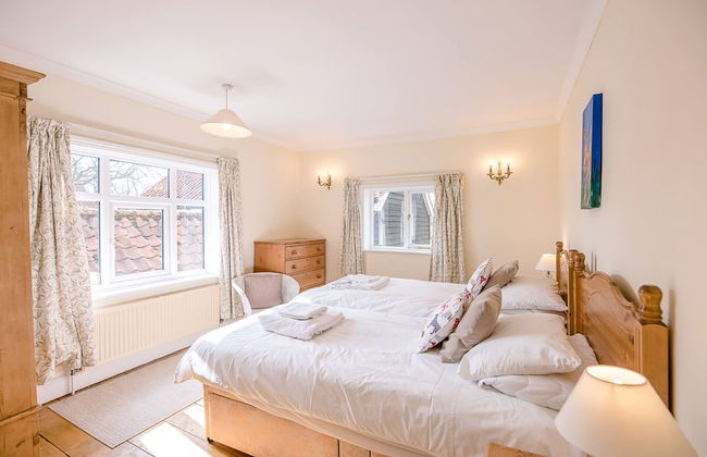 The Farmhouse, Boundary Farm, Framlingham - Photo 2