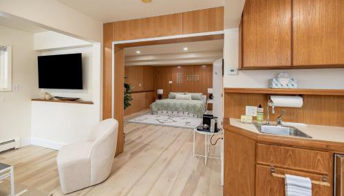 Garden Level Getaway - Photo 1