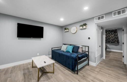 Chic & Cozy Montrose Apt with Pool & Parking - Foto 15