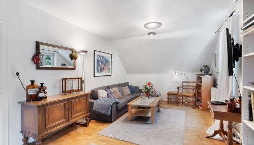 Schöne Dachgeschoss Wohnung - Foto 2