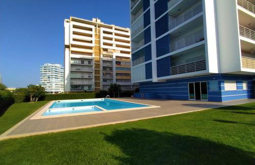 Algarve Beach Vibes Apartment, WiFi, Pool, AC, BBQ - Photo 9