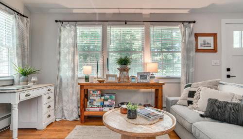 4 Mi to Bristol Beach! Coastal Retreat with Pond - Foto 5