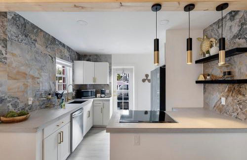 Spacious 3br 2ba Cottage Steps to Water & Downtown - Foto 51