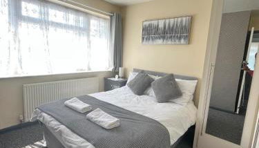Shortlet Express, Beautiful 3 bedroom House in Rainham - Foto 4