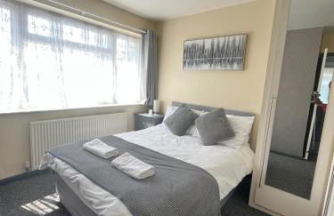 Shortlet Express, Beautiful 3 bedroom House in Rainham - Foto 4
